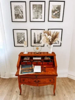 Bureau secrétaire bombé marqueté italien Louis XV, années 1960