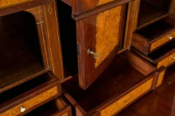 Bureau secrétaire en acajou du 19ème siècle, vernis français