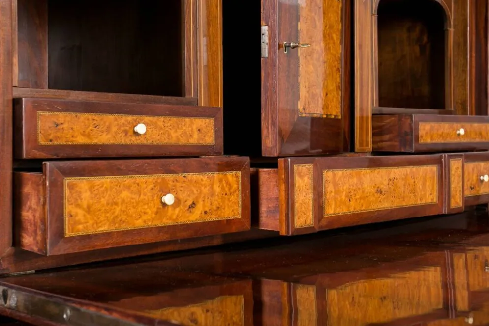 Bureau secrétaire en acajou du 19ème siècle, vernis français