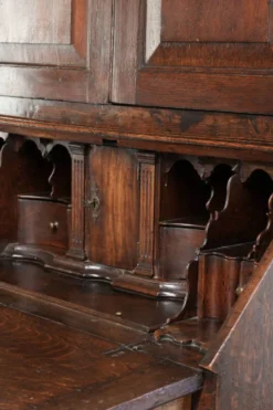 Bureau secrétaire en chêne antique du XVIIIe siècle avec dessus/bibliothèque