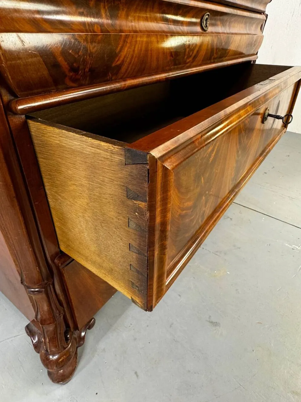 Bureau secrétaire en chêne et acajou Biedermeier vintage bien fait, 1860