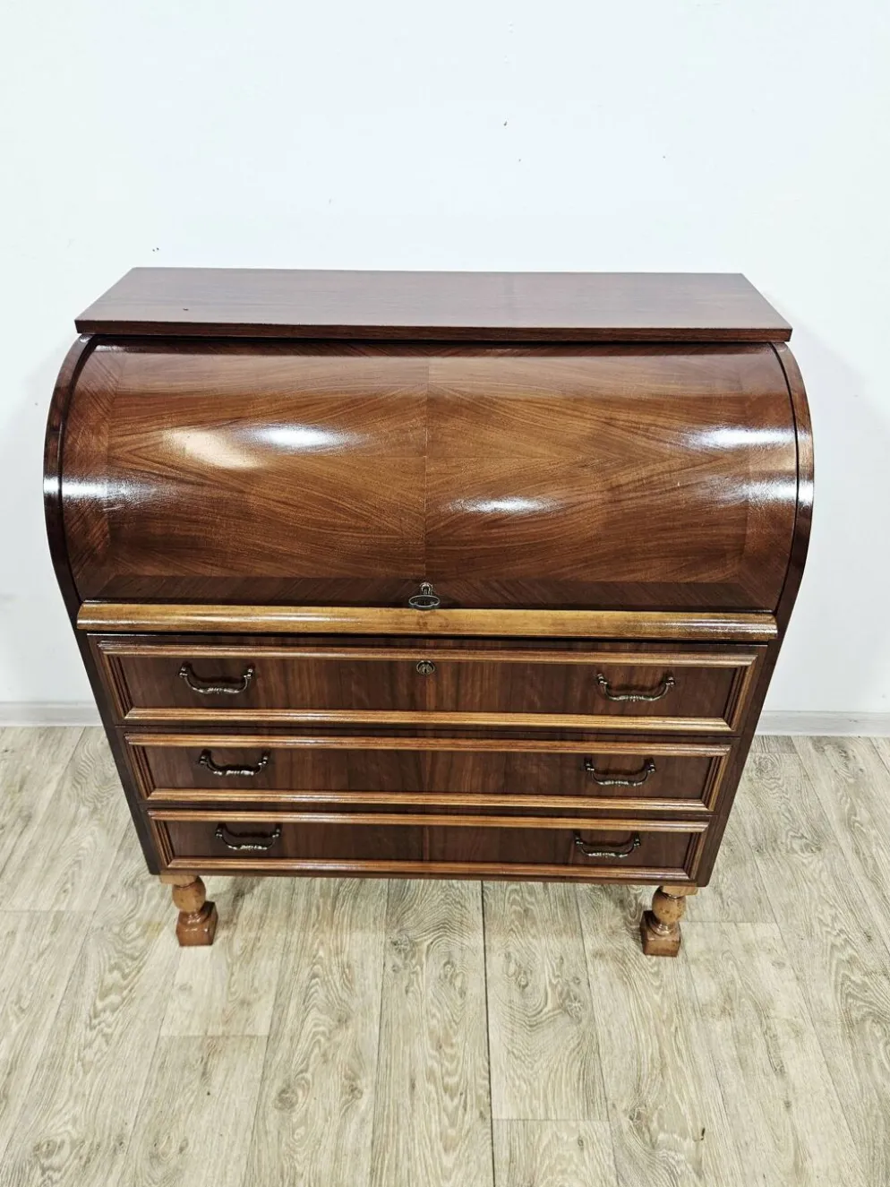 Bureau, secrétaire en noyer avec rouleau, années 1970