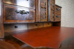 Bureau secrétaire en noyer et placage Louis Philippe antique, 1860