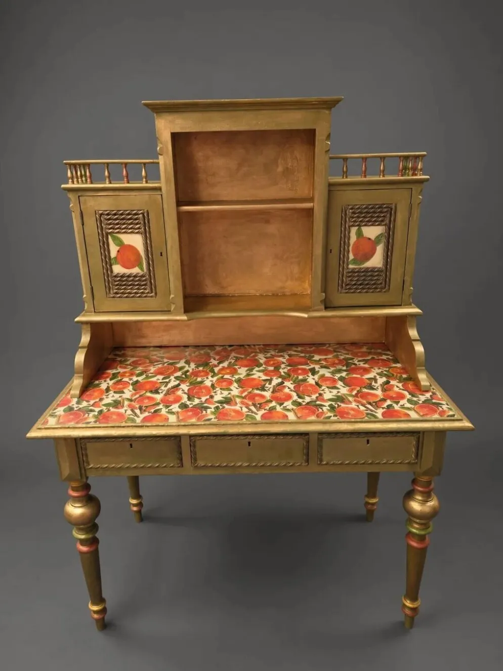 Bureau secrétaire norvégien ancien | Découpage de fruits dorés et verts restauré