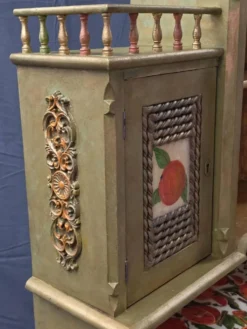 Bureau secrétaire norvégien ancien | Découpage de fruits dorés et verts restauré
