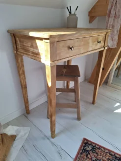 Bureau / Table d'appoint / Console en bois massif de style Louis-Philippe