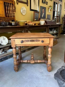 Bureau, table d'appoint 1 tiroir en bois clair
