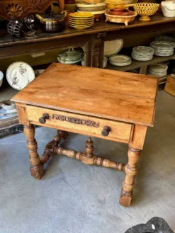 Bureau, table d'appoint 1 tiroir en bois clair