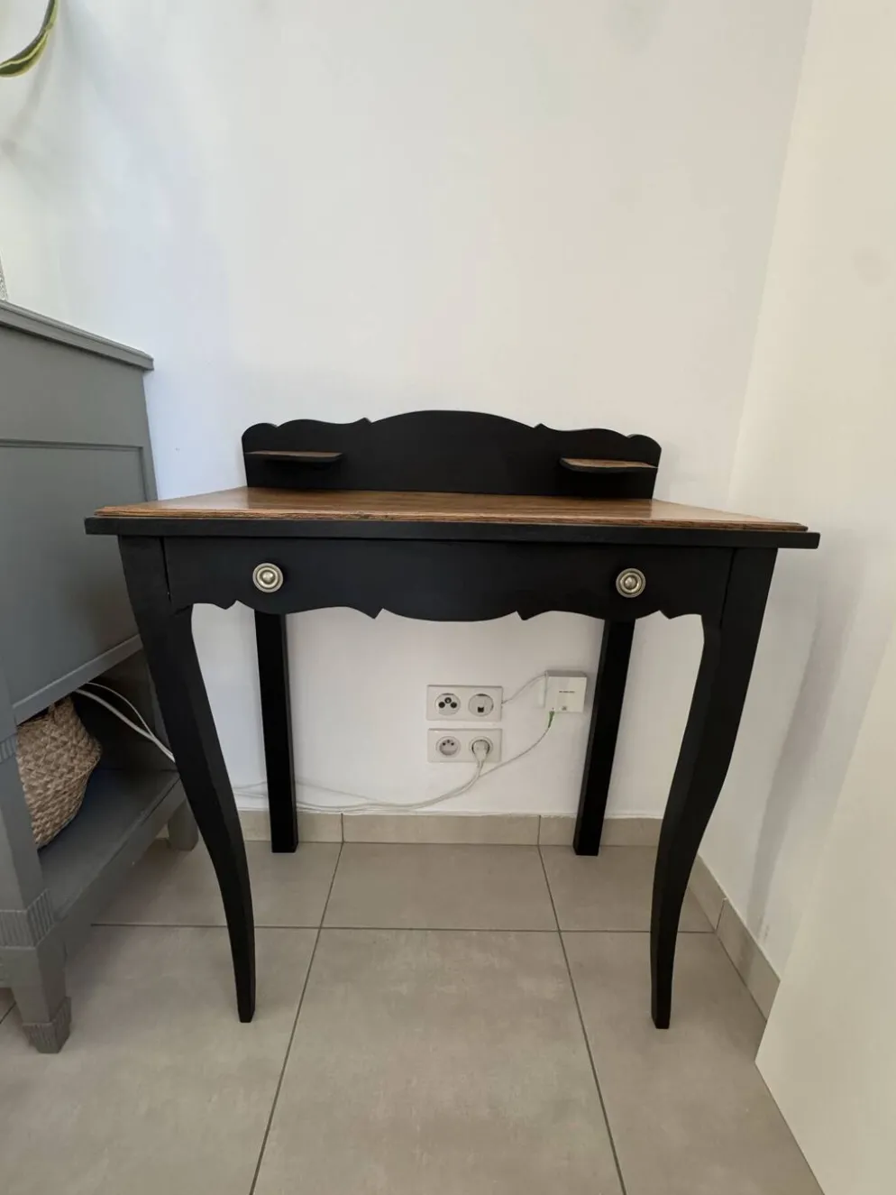 Bureau, table de toilette
