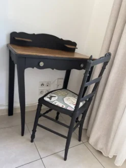 Bureau, table de toilette