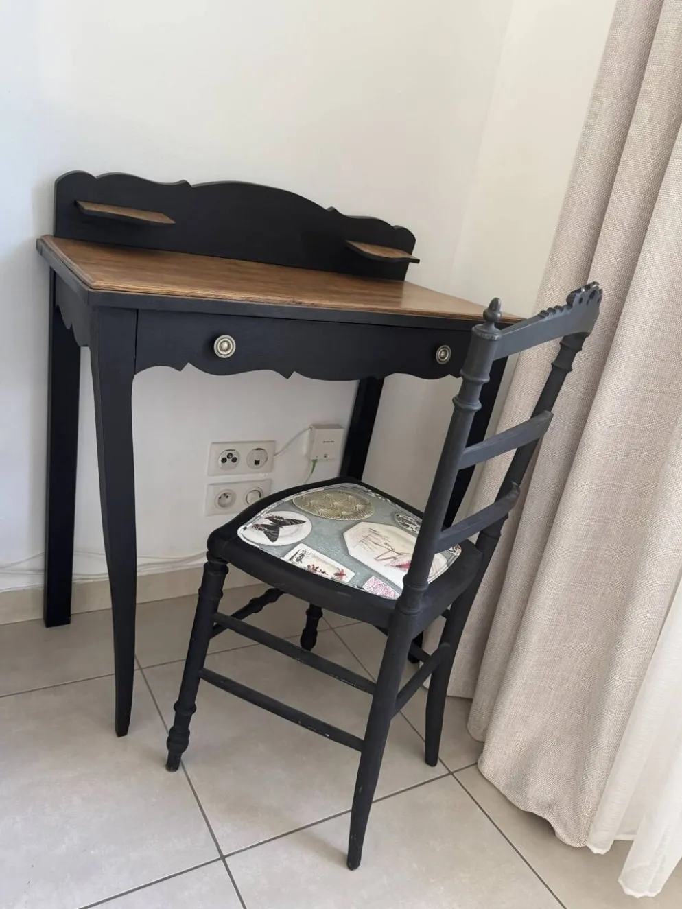 Bureau, table de toilette
