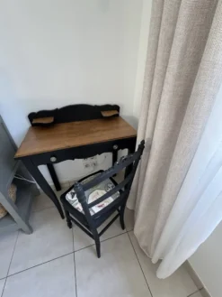 Bureau, table de toilette