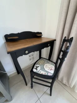 Bureau, table de toilette