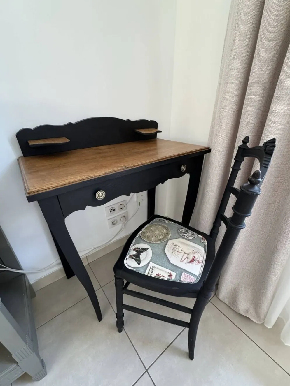 Bureau, table de toilette