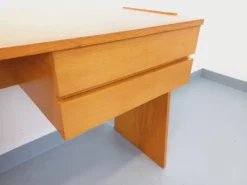 Bureau trapèze double-face vintage en bois de chêne des années 60