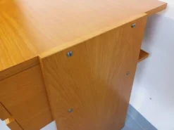 Bureau trapèze double-face vintage en bois de chêne des années 60