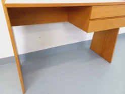 Bureau trapèze double-face vintage en bois de chêne des années 60