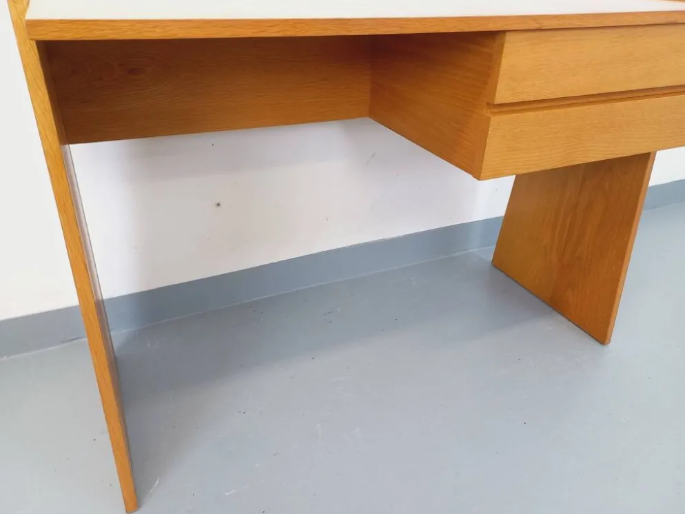 Bureau trapèze double-face vintage en bois de chêne des années 60