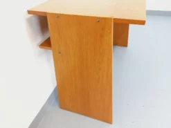 Bureau trapèze double-face vintage en bois de chêne des années 60