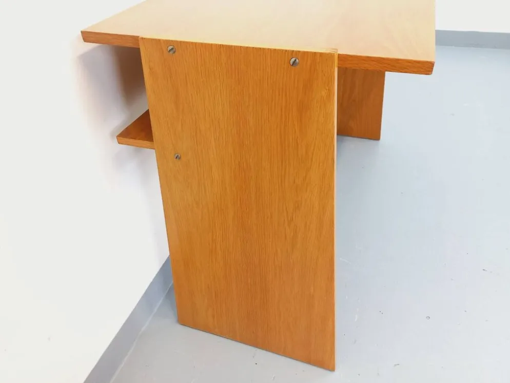 Bureau trapèze double-face vintage en bois de chêne des années 60