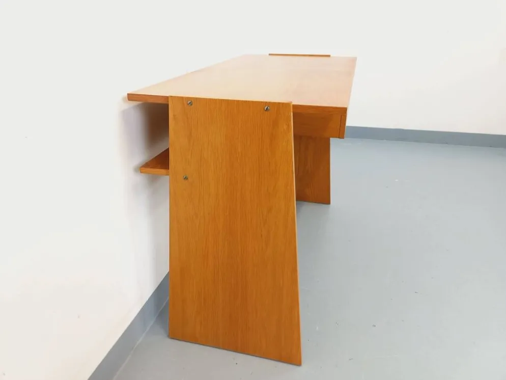 Bureau trapèze double-face vintage en bois de chêne des années 60