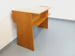 Bureau trapèze double-face vintage en bois de chêne des années 60