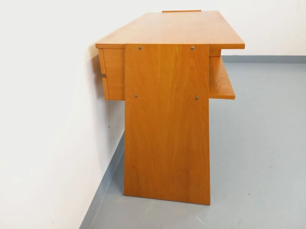 Bureau trapèze double-face vintage en bois de chêne des années 60