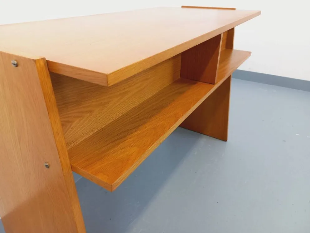 Bureau trapèze double-face vintage en bois de chêne des années 60