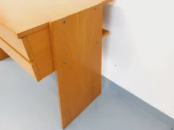 Bureau trapèze double-face vintage en bois de chêne des années 60