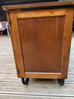 Bureau tubulaire vintage en chêne et métal noir — Années 50