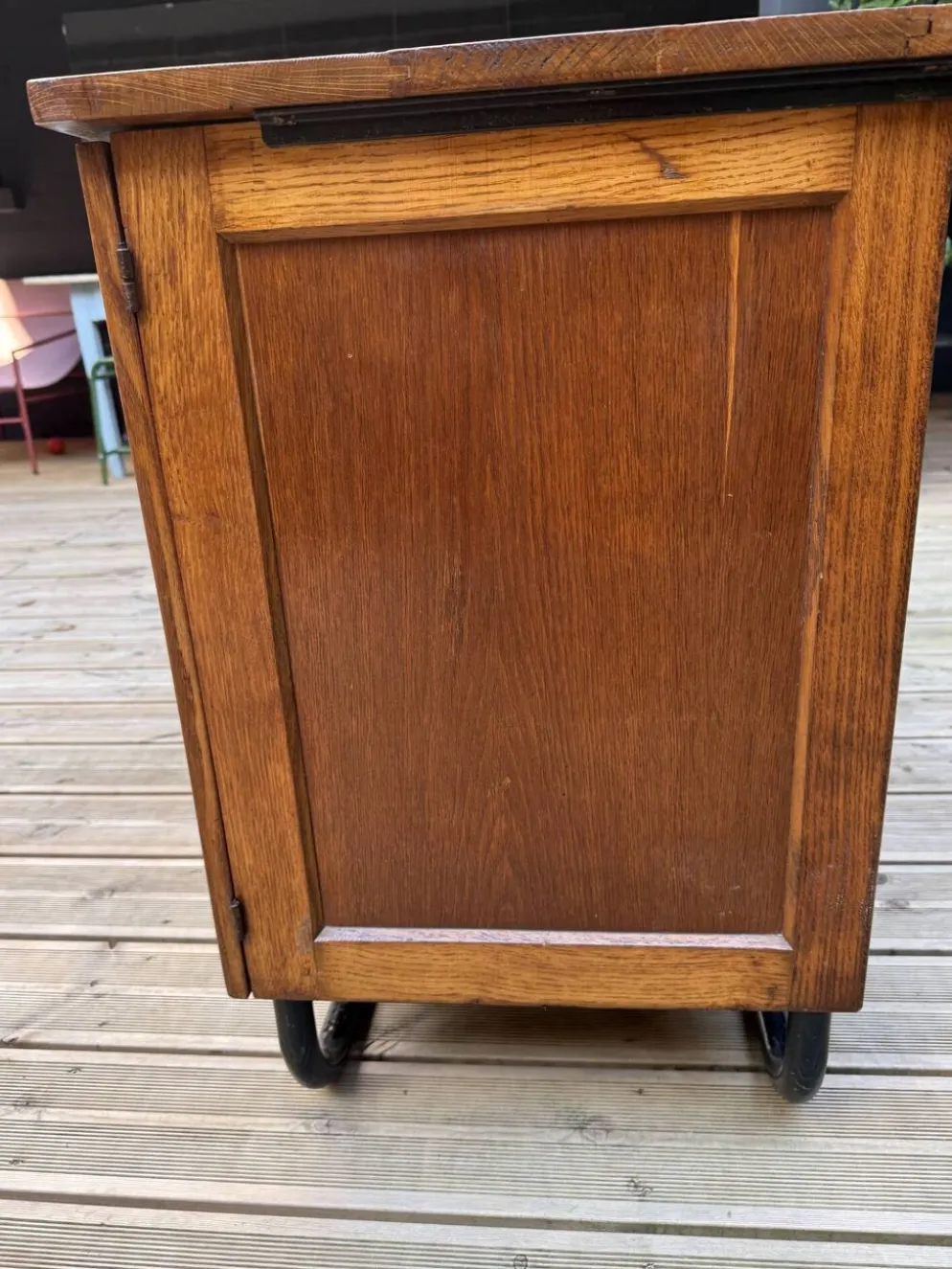 Bureau tubulaire vintage en chêne et métal noir — Années 50