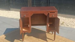 Bureau vintage artisanal en bois