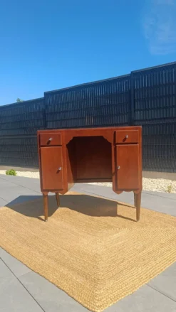 Bureau vintage artisanal en bois