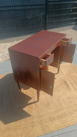 Bureau vintage artisanal en bois