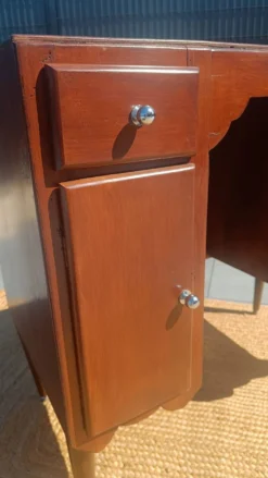 Bureau vintage artisanal en bois