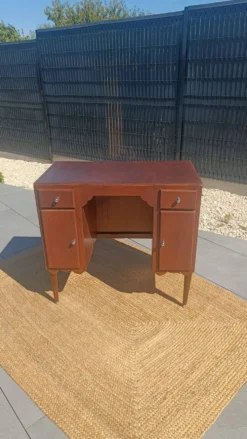 Bureau vintage artisanal en bois