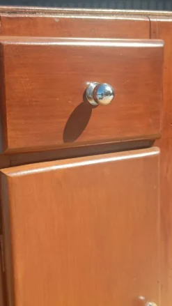 Bureau vintage artisanal en bois