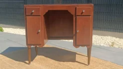 Bureau vintage artisanal en bois