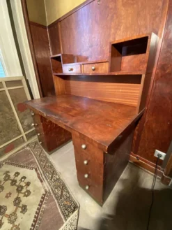 Bureau vintage à caissons avec surmeuble et nombreux tiroirs