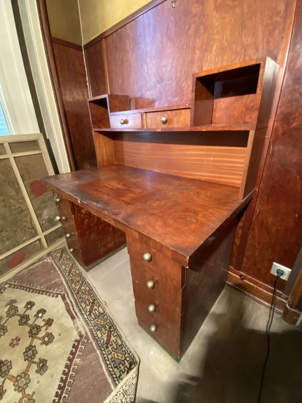 Bureau vintage à caissons avec surmeuble et nombreux tiroirs