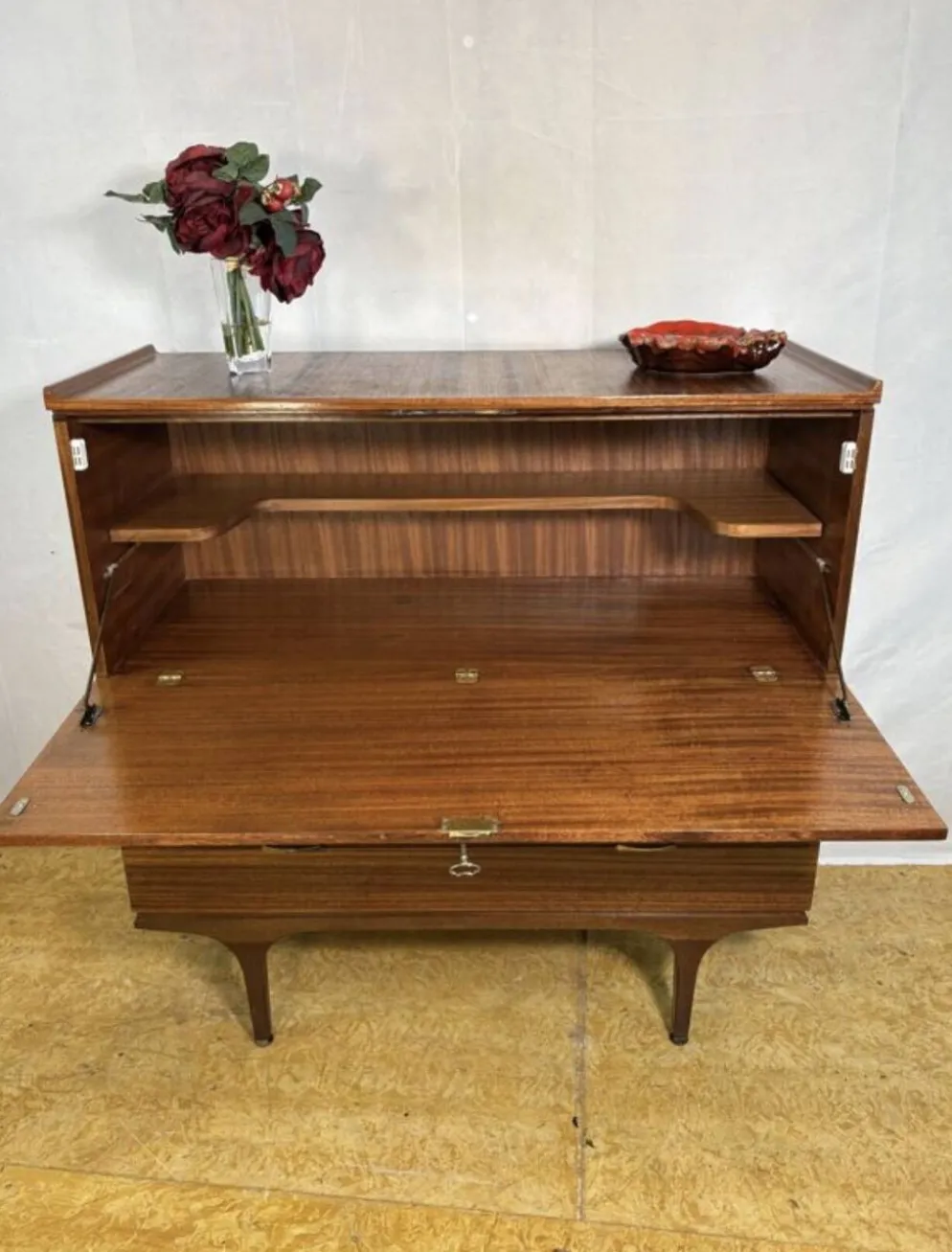 Bureau vintage en teck rétro du milieu du siècle par Meredew 1960 Grand écritoire