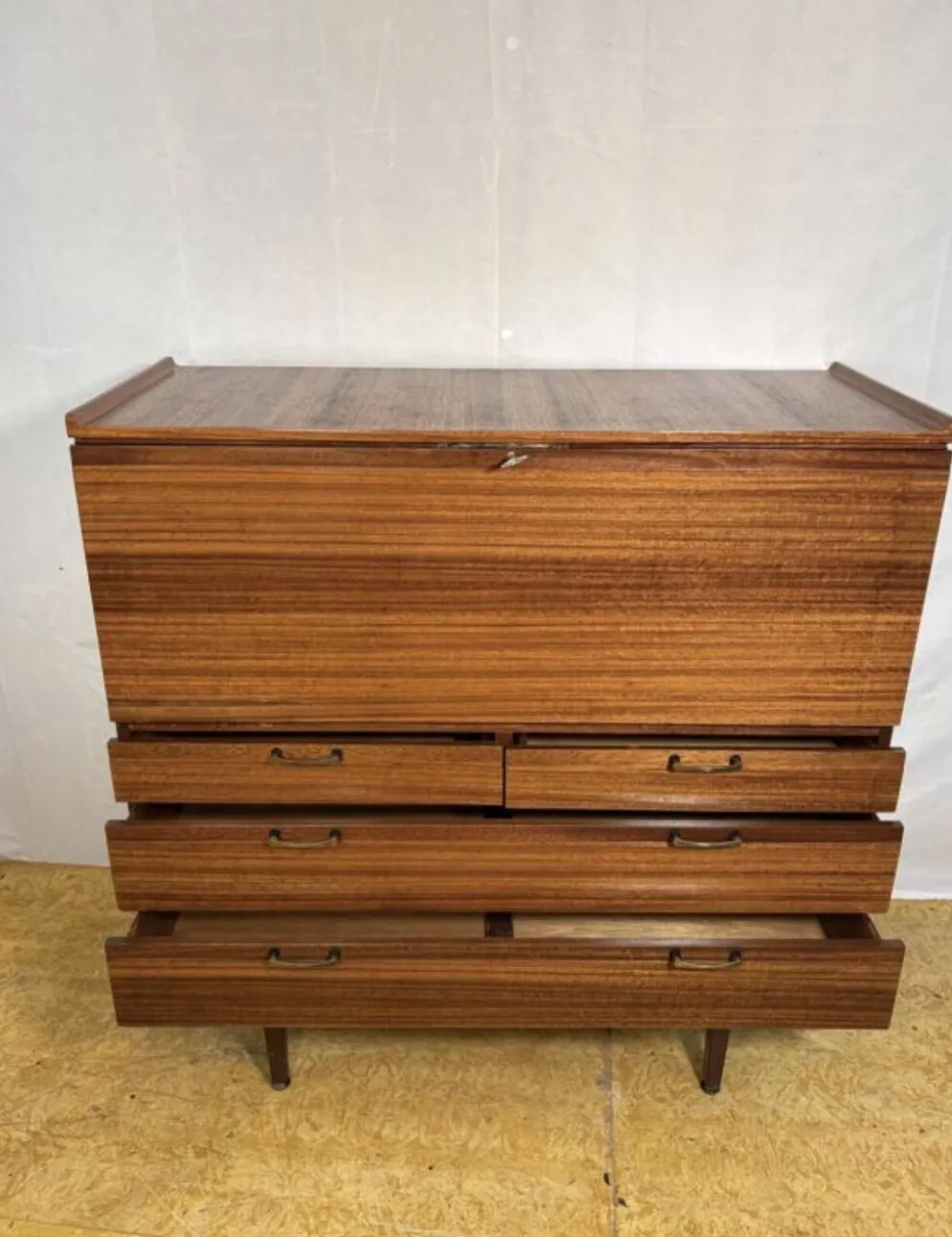 Bureau vintage en teck rétro du milieu du siècle par Meredew 1960 Grand écritoire