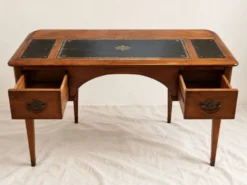 Bureau vintage façade galbée, cuir noir, bronze –compartiments secrets