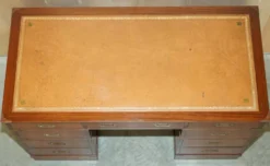 Bureau vintage Harrods Kennedy cuir style campagne militaire à caissons