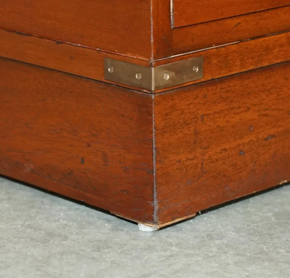 Bureau vintage Harrods Kennedy cuir style campagne militaire à caissons