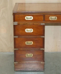 Bureau vintage Harrods Kennedy cuir style campagne militaire à caissons