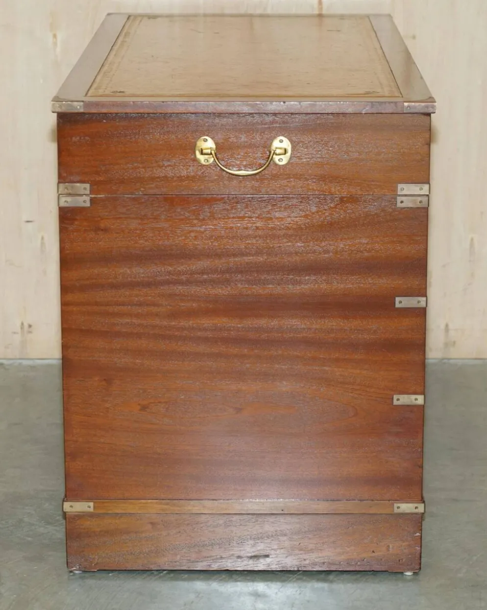 Bureau vintage Harrods Kennedy cuir style campagne militaire à caissons