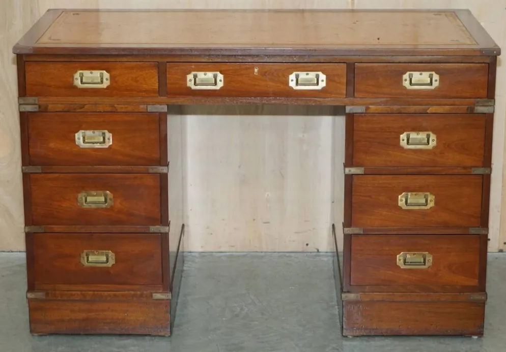 Bureau vintage Harrods Kennedy cuir style campagne militaire à caissons