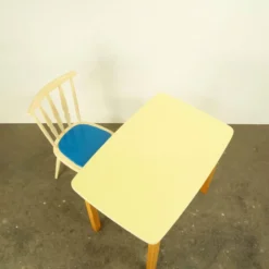 Bureau vintage pour enfants avec chaise, en hêtre et formica, années 60