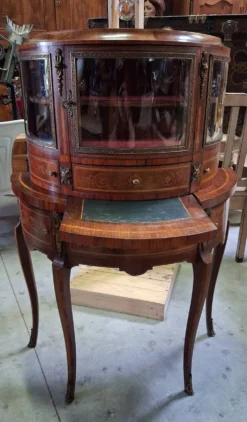 Bureau - Vitrine en bonheur du jour de style Louis XV en marqueterie